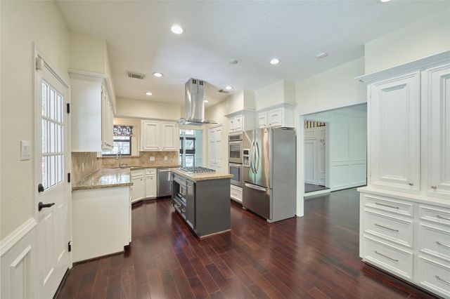 6 Glen Canyon Place, The Woodlands, TX 77381