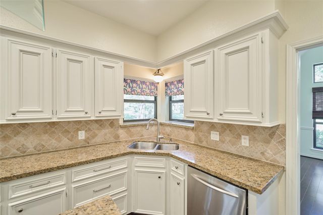 6 Glen Canyon Place, The Woodlands, TX 77381
