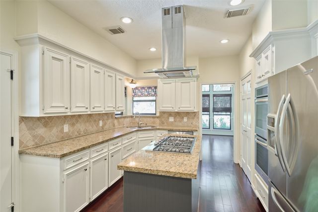 6 Glen Canyon Place, The Woodlands, TX 77381