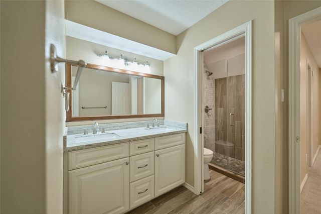 6 Glen Canyon Place, The Woodlands, TX 77381