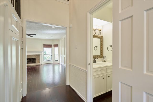 6 Glen Canyon Place, The Woodlands, TX 77381
