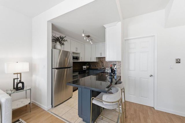 101 Blossom Circle 2C, San Mateo, CA 94403