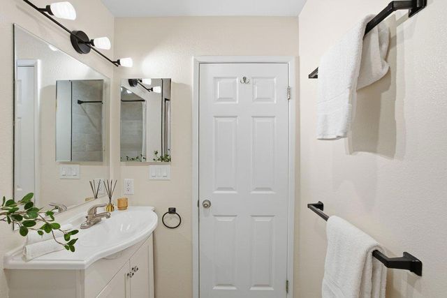 101 Blossom Circle 2C, San Mateo, CA 94403