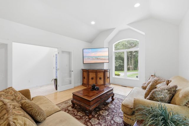 15 Merrill Road, Merrimack, NH 03054