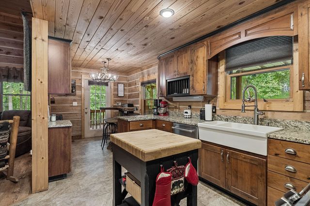 137 Allens Way, Crossville, TN 38572