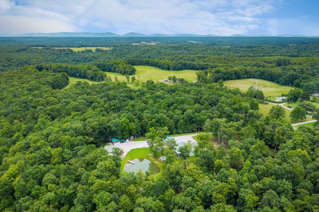 137 Allens Way, Crossville, TN 38572