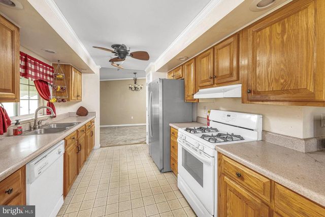 580 EDGEMONT DR, Williamstown, NJ 08094