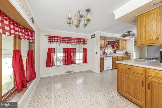 580 EDGEMONT DR, Williamstown, NJ 08094
