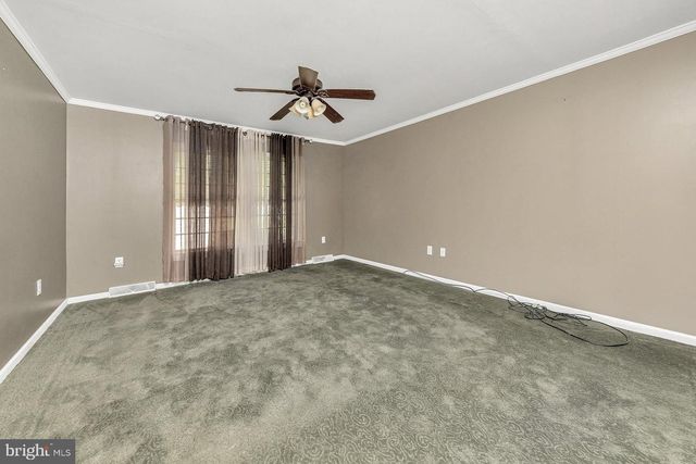 580 EDGEMONT DR, Williamstown, NJ 08094