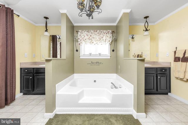 580 EDGEMONT DR, Williamstown, NJ 08094