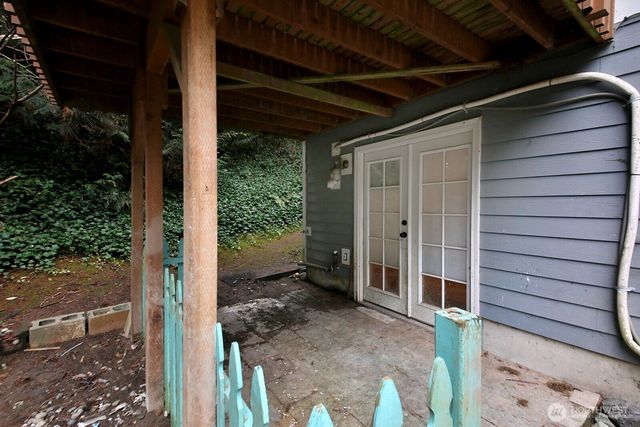 4369 Shadowood Drive, Clinton, WA 98236