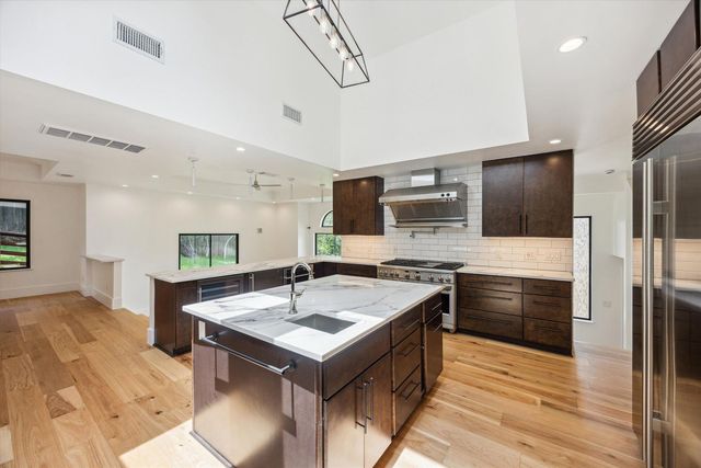 3911 Dry Creek DR, Austin, TX 78731