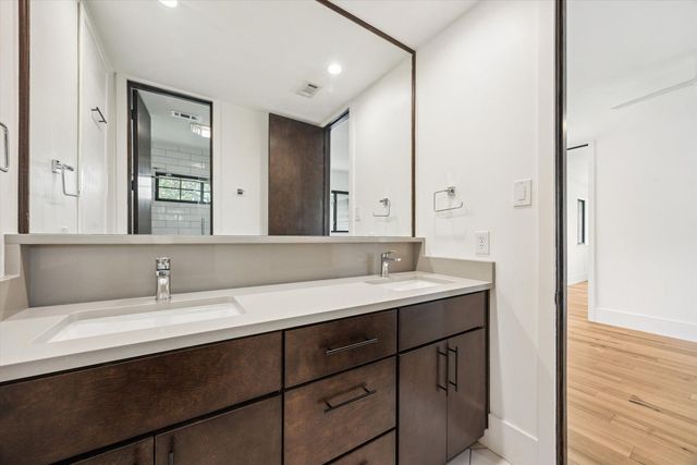 3911 Dry Creek DR, Austin, TX 78731