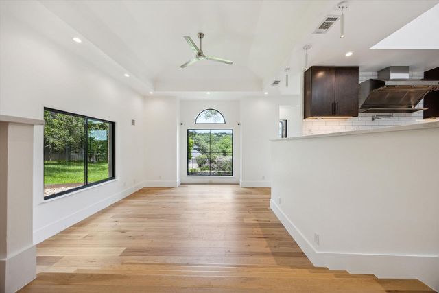 3911 Dry Creek DR, Austin, TX 78731