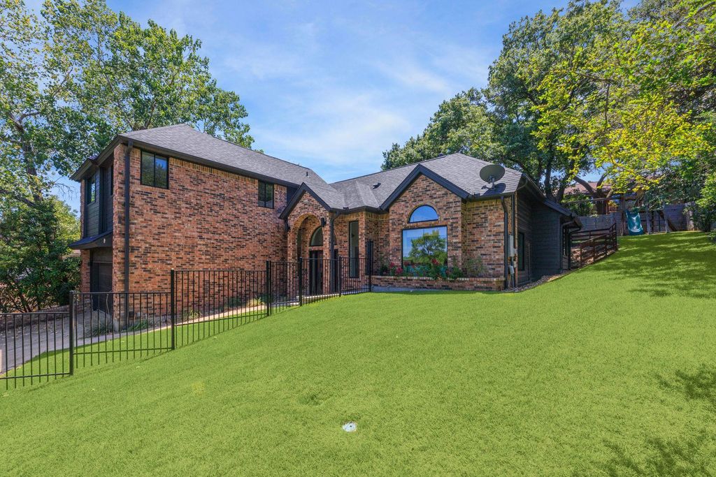 3911 Dry Creek DR, Austin, TX 78731