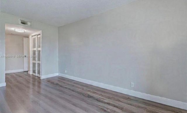 402 Lakeview Drive 201, Weston, FL 33326