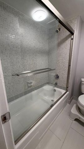 402 Lakeview Drive 201, Weston, FL 33326