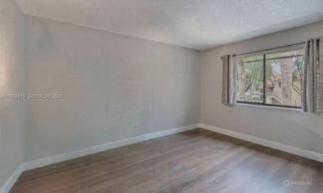 402 Lakeview Drive 201, Weston, FL 33326