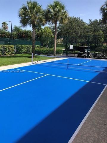 402 Lakeview Drive 201, Weston, FL 33326