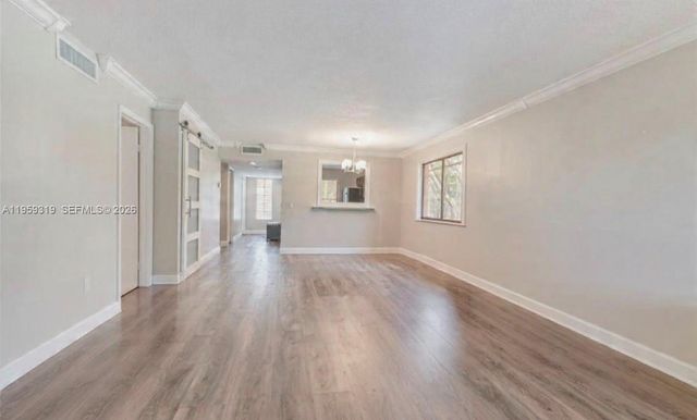 402 Lakeview Drive 201, Weston, FL 33326