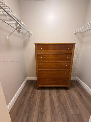 402 Lakeview Drive 201, Weston, FL 33326