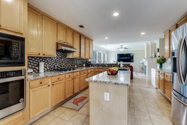 3926 Rolling Oaks Drive, Carrollton, TX 75007