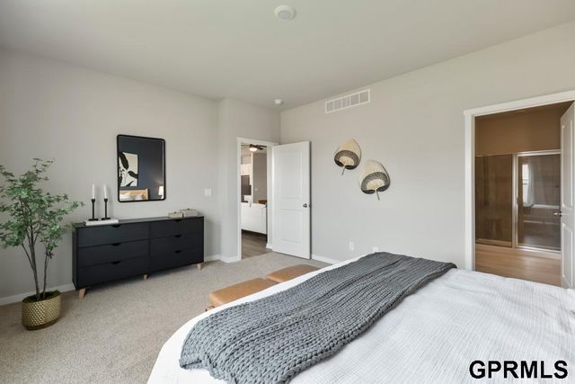 17101 Cook Street, Bennington, NE 68007