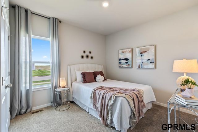 17101 Cook Street, Bennington, NE 68007