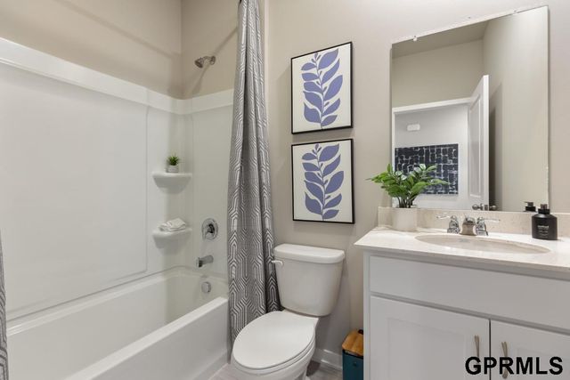 17101 Cook Street, Bennington, NE 68007