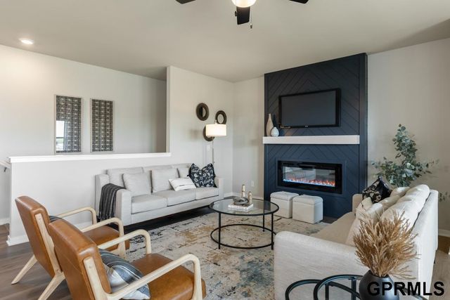 17101 Cook Street, Bennington, NE 68007