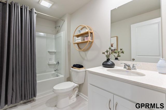 17101 Cook Street, Bennington, NE 68007