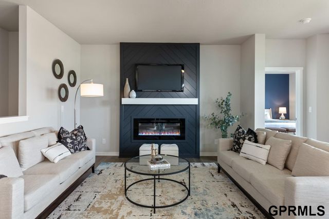 17101 Cook Street, Bennington, NE 68007