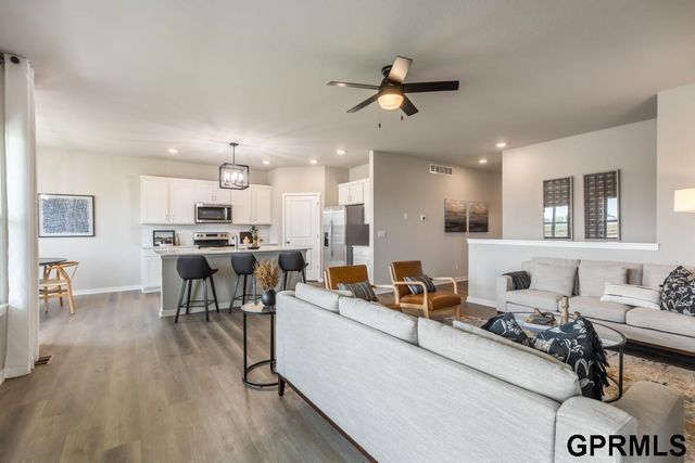17101 Cook Street, Bennington, NE 68007