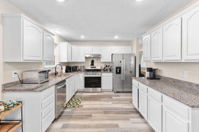 645 E Livingston Street, Springfield, MO 65803