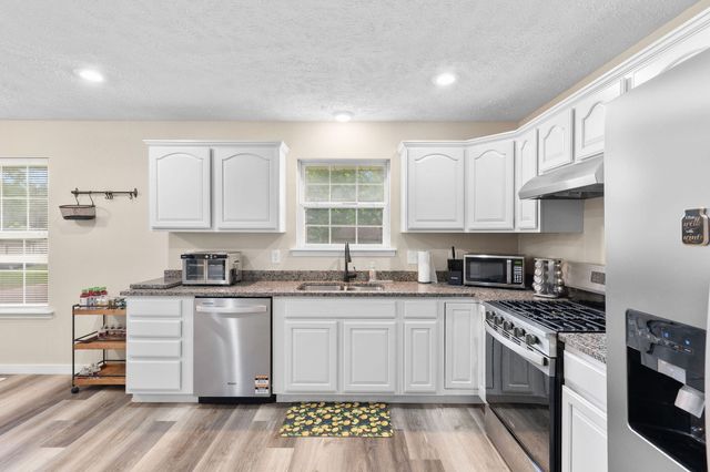 645 E Livingston Street, Springfield, MO 65803