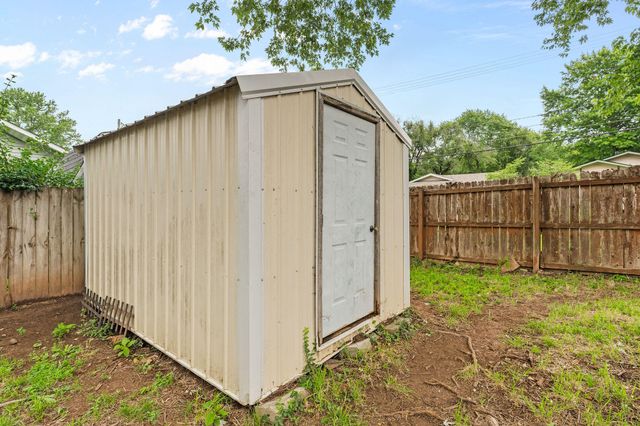 645 E Livingston Street, Springfield, MO 65803