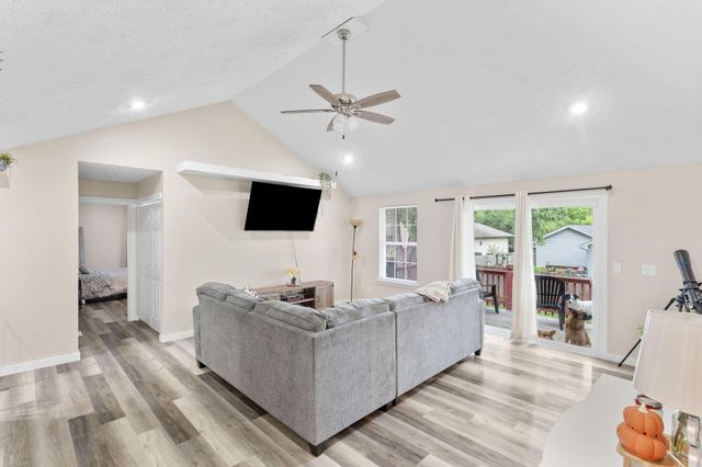 645 E Livingston Street, Springfield, MO 65803