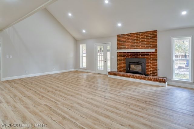 910 S Adams Street, Lavaca, AR 72941