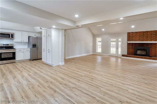 910 S Adams Street, Lavaca, AR 72941