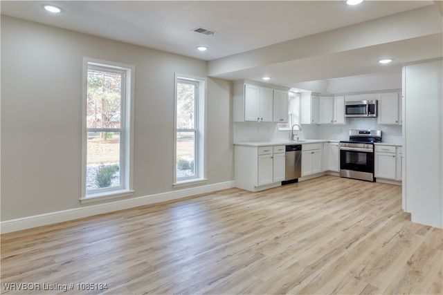 910 S Adams Street, Lavaca, AR 72941