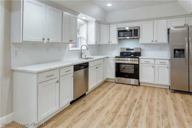 910 S Adams Street, Lavaca, AR 72941