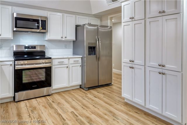 910 S Adams Street, Lavaca, AR 72941