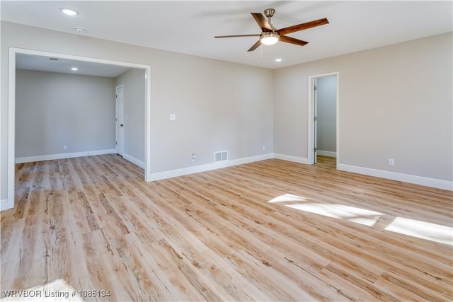 910 S Adams Street, Lavaca, AR 72941