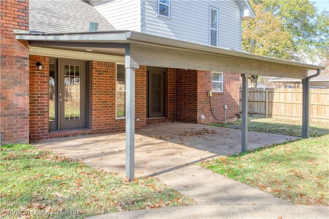 910 S Adams Street, Lavaca, AR 72941