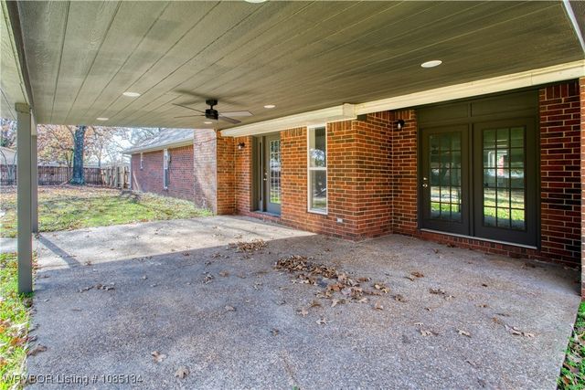 910 S Adams Street, Lavaca, AR 72941