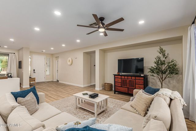 2513 E ZION Way, Chandler, AZ 85249