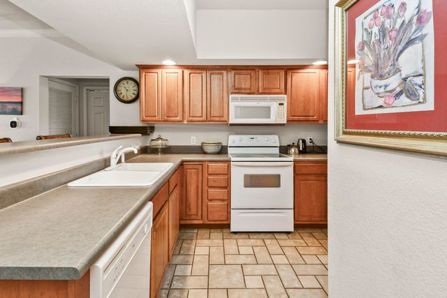 680 Emerald Pointe Drive Bldg 5 Unit 5, Hollister, MO 65672