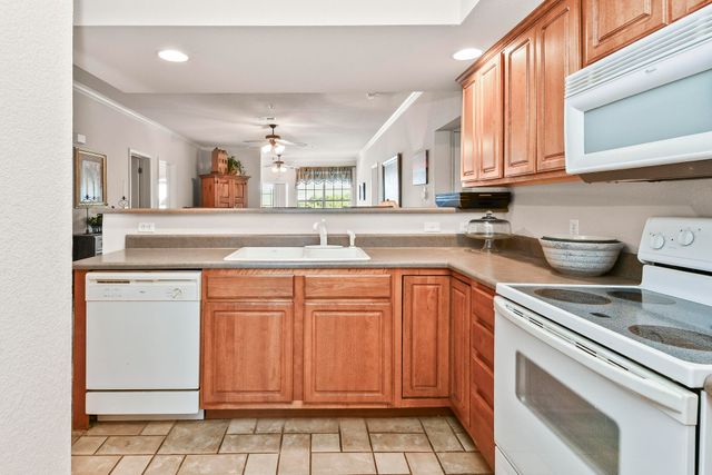 680 Emerald Pointe Drive Bldg 5 Unit 5, Hollister, MO 65672