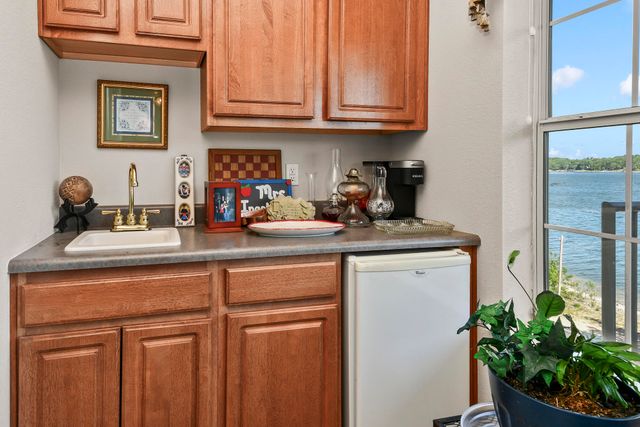 680 Emerald Pointe Drive Bldg 5 Unit 5, Hollister, MO 65672