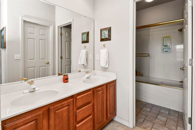 680 Emerald Pointe Drive Bldg 5 Unit 5, Hollister, MO 65672